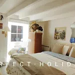 Appartamento Paris Authentic House With Courtyard 12 Rue Labourse 94250