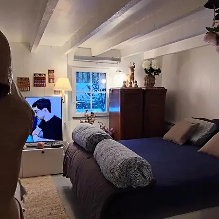 Apartment Paris Authentic House With Courtyard 12 Rue Labourse 94250