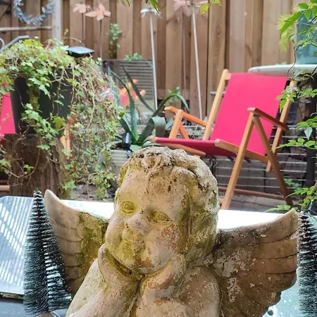 Paris Authentic House With Courtyard شقة