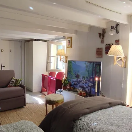 Apartment Paris Authentic House With Courtyard 12 Rue Labourse 94250