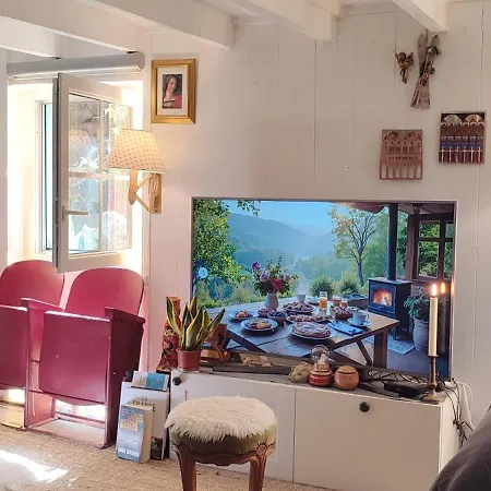 Paris Authentic House With Courtyard شقة
