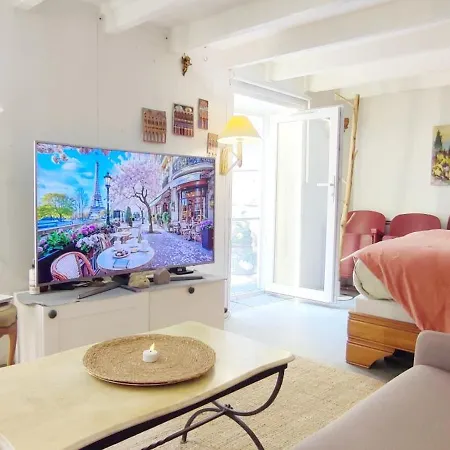 Appartement Paris Authentic House With Courtyard Gentilly