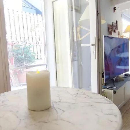 Appartement Paris Authentic House With Courtyard