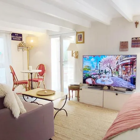 Appartement Paris Authentic House With Courtyard
