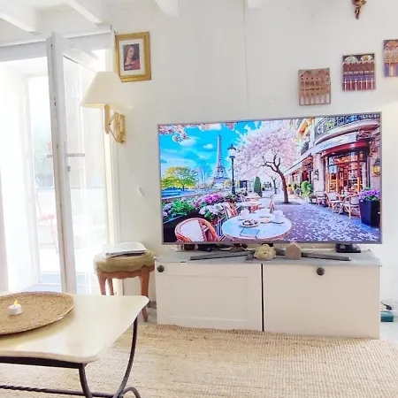 Appartement Paris Authentic House With Courtyard Gentilly