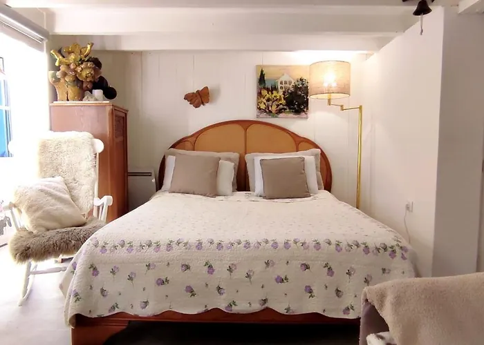 Paris Authentic House With Courtyard 12 Rue Labourse 94250 *